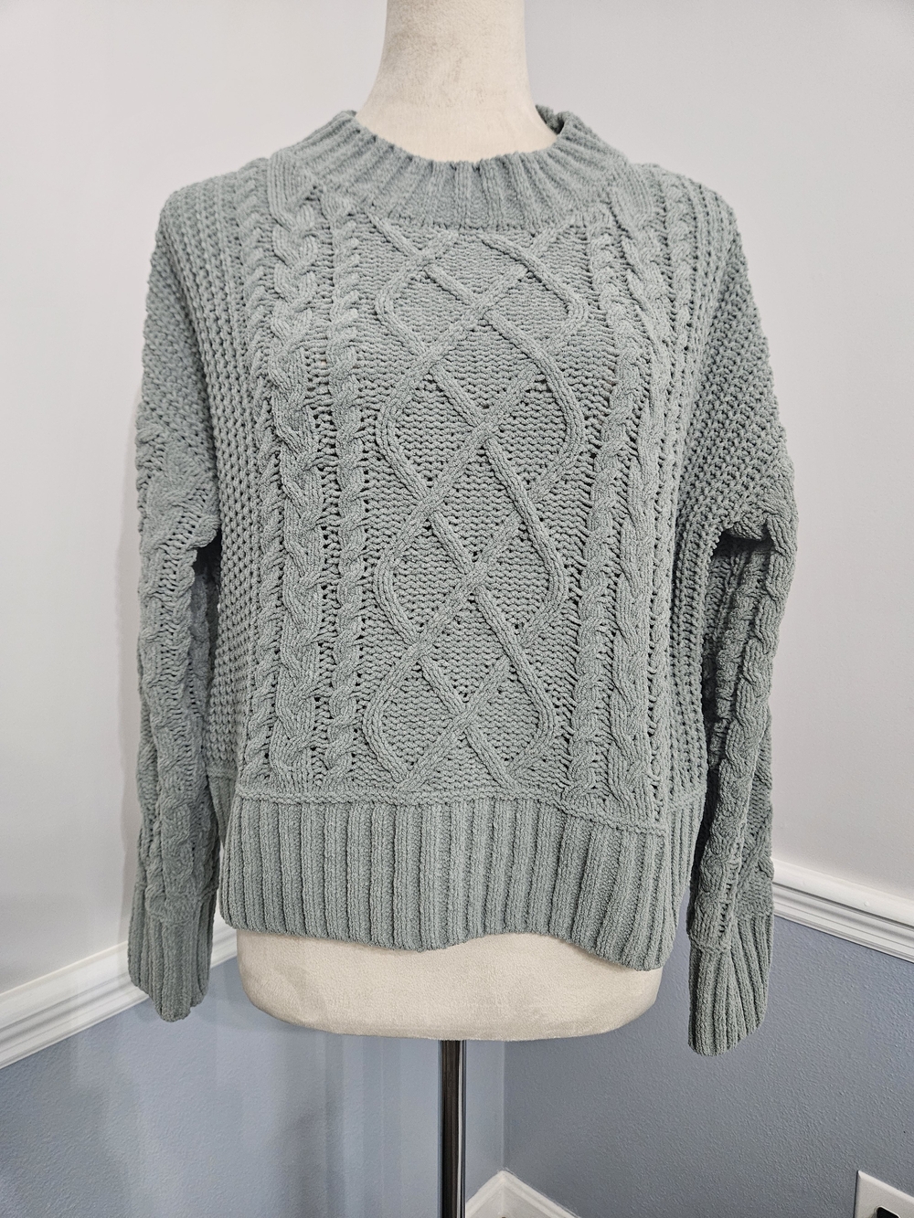 Hippie Rose Cable Knit Crewneck Sweater in Sage Womens Size M